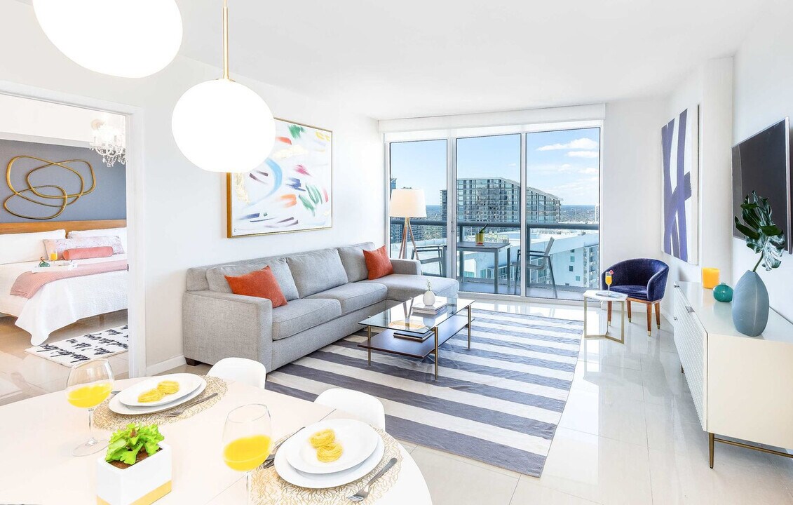 485 Brickell Ave in Miami, FL - Building Photo