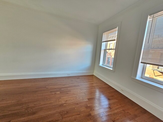 102 Myrtle St, Unit 9 in Boston, MA - Foto de edificio - Building Photo