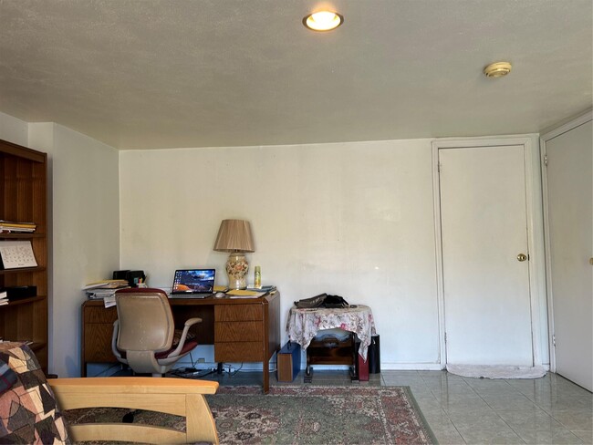 738 Edgewood Dr in Westbury, NY - Building Photo - Building Photo