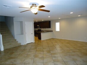 8954 Fox Season Ave in Las Vegas, NV - Building Photo - Building Photo