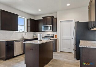 134 Goldfinch Dr in San Marcos, TX - Building Photo - Building Photo