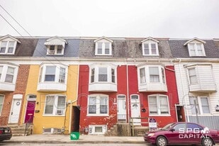 142 W Jackson St in York, PA - Building Photo