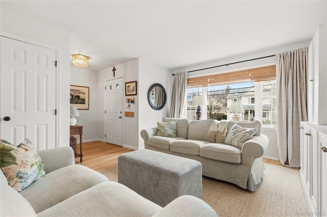 357 Midland Ave in Rye, NY - Building Photo - Building Photo