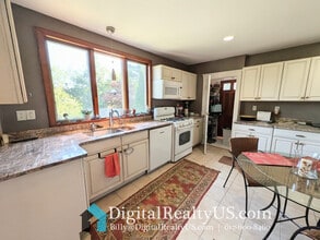 336 Orchard St, Unit 336 Orchard Street in Watertown, MA - Foto de edificio - Building Photo