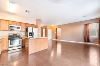 9412 Plover Falls Ave in Las Vegas, NV - Building Photo - Building Photo