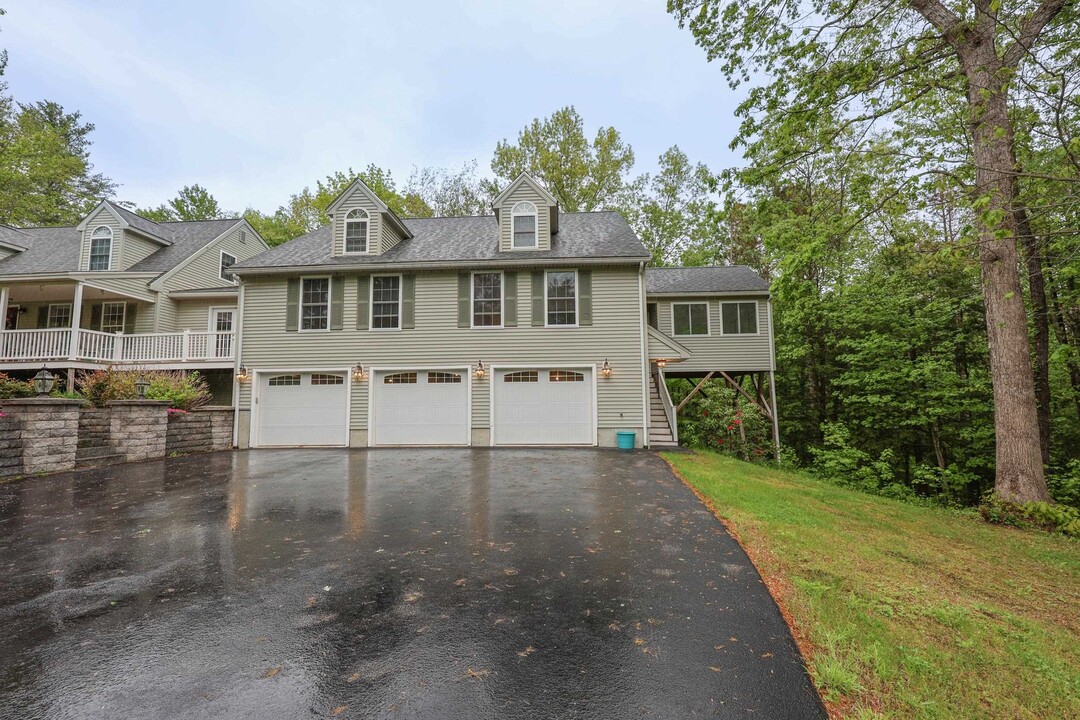 34 Caramel Dr in Danville, NH - Building Photo