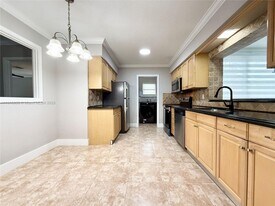 216 SE 5th St in Dania Beach, FL - Building Photo