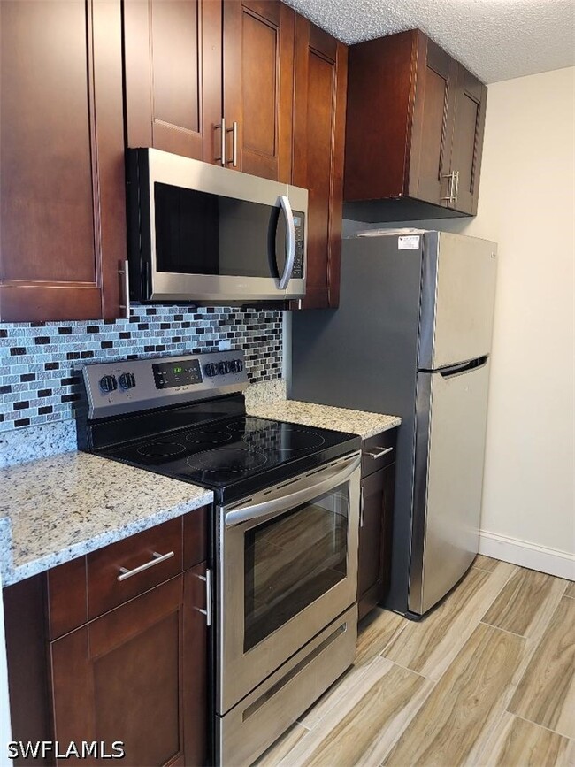 190 Santa Clara Dr in Naples, FL - Building Photo - Building Photo