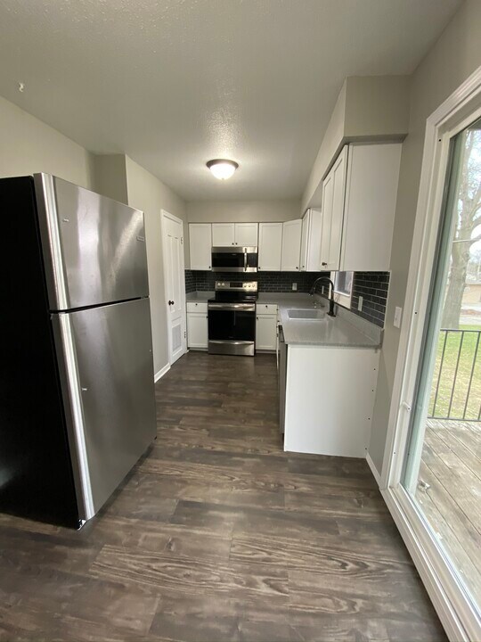 135 E Sheridan St-Unit -3 in Papillion, NE - Building Photo