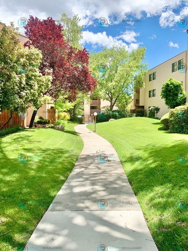2700 Plumas St in Reno, NV - Building Photo - Building Photo