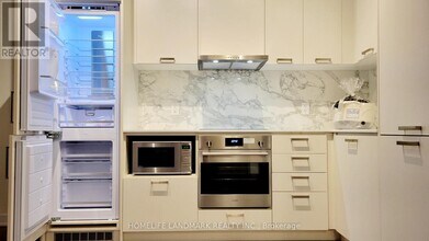 10-1010 Honeycrisp Cres in Vaughan, ON - Building Photo - Building Photo