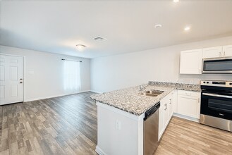 15535 Taylorcrest Dr in Cut And Shoot, TX - Building Photo - Building Photo