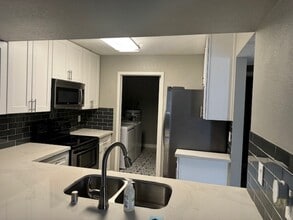 6750 Del Rey Ave, Unit 220 in Las Vegas, NV - Building Photo - Building Photo