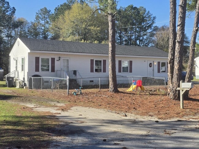 1547 Center St in Fayetteville, NC - Building Photo - Building Photo