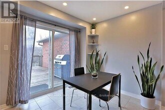 344 Riverstone Dr in Oakville, ON - Building Photo - Building Photo