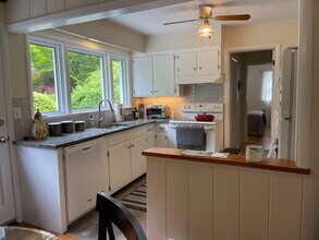 135 Old Stone Hill Rd in Pound Ridge, NY - Building Photo - Building Photo