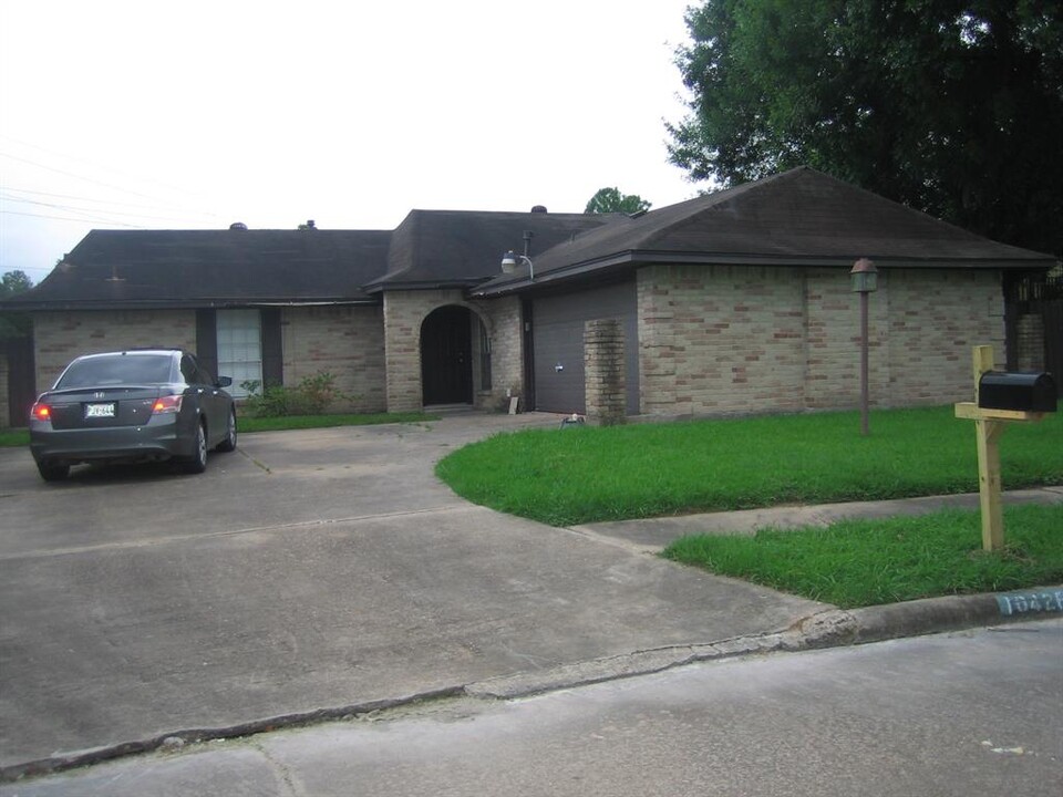 10426 Sagebluff Dr in Houston, TX - Building Photo