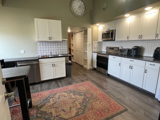 3780 Leasure St-Unit -Unit A in Fairbanks, AK - Building Photo - Building Photo