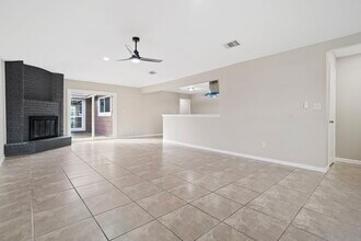 11567 Willwood Dr in Houston, TX - Foto de edificio - Building Photo