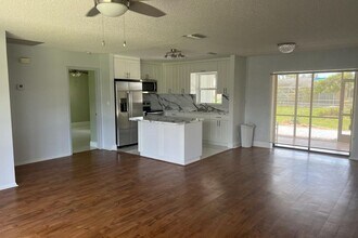 2208 SE 16th St in Cape Coral, FL - Building Photo - Building Photo