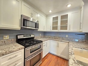18645 Hatteras St in Los Angeles, CA - Building Photo - Building Photo