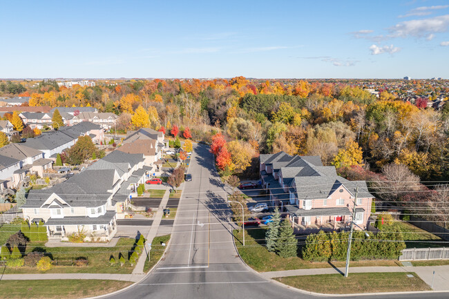 5 Cathedral Dr in Whitby, ON - Building Photo - Building Photo