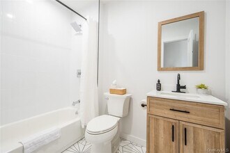 108-09 Rockaway Beach Dr in Queens, NY - Building Photo - Building Photo