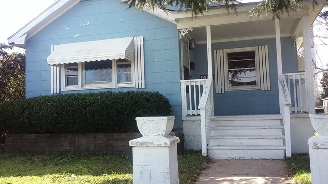 1409 Bay St in Morehead City, NC - Building Photo - Building Photo