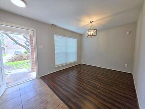 1423 Stone Bluff Dr in Houston, TX - Foto de edificio - Building Photo