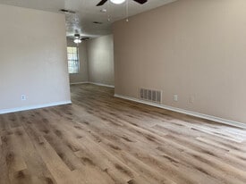 1379 Sylvan Dr in Hurst, TX - Building Photo