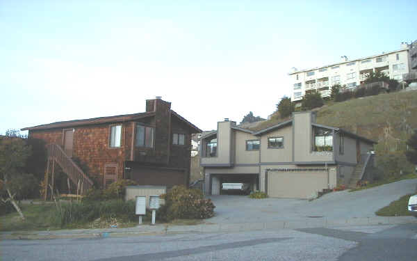 513-515 Lewis Ln in Pacifica, CA - Building Photo