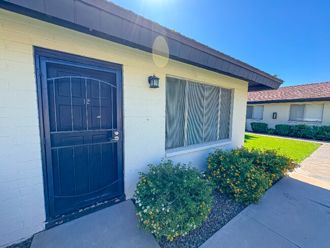 5105 S La Rosa Dr, Unit 12 in Tempe, AZ - Foto de edificio - Building Photo