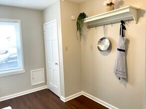 5211 N Diversey Blvd, Unit 5211 in Whitefish Bay, WI - Foto de edificio - Building Photo