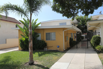 1725 S Centinela Ave in Santa Monica, CA - Building Photo - Building Photo