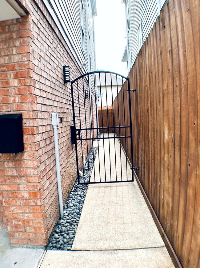 property at 913 Birdsall St