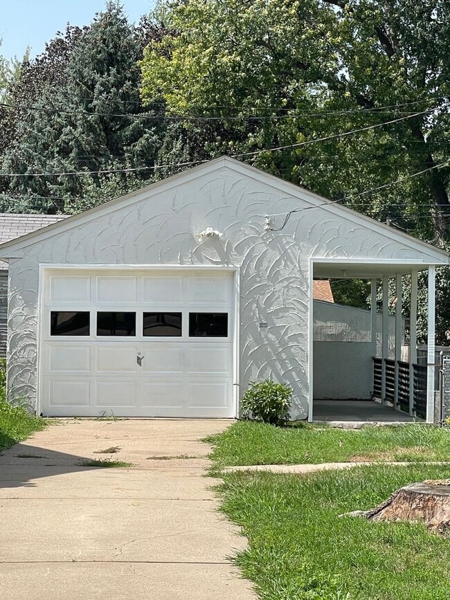 property at 2313 S 4th Ave
