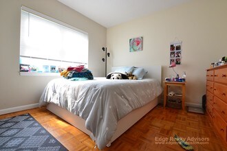 132 Lake Shore Rd, Unit 2 in Boston, MA - Building Photo - Building Photo