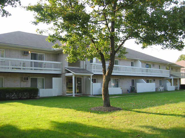 LawnFair Apartments in Akron, OH - Building Photo