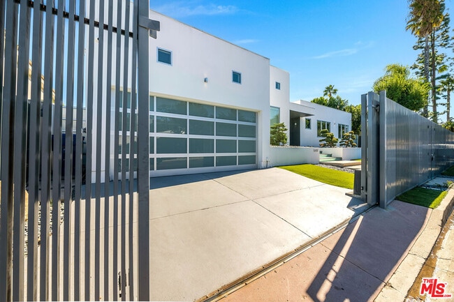 16457 Westfall Pl in Los Angeles, CA - Building Photo - Building Photo