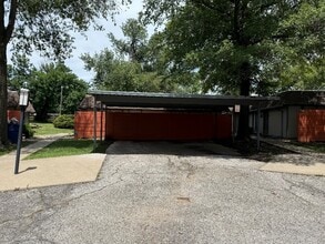 5303 E 32nd Pl in Tulsa, OK - Foto de edificio - Building Photo