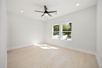 8511 Prairie View Dr in Houston, TX - Building Photo - Building Photo