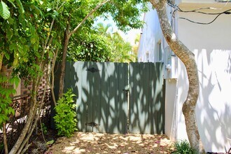3211 Floral Ave in West Palm Beach, FL - Building Photo - Building Photo