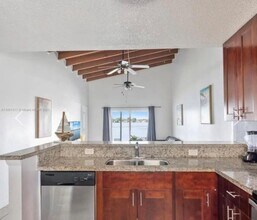 2423 SW 58th Manor in Fort Lauderdale, FL - Building Photo - Building Photo