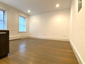 11 Queensberry St, Unit 21 in Boston, MA - Building Photo - Building Photo