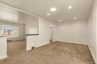 10343 N Oak Dr in Ferndale, MI - Building Photo - Building Photo