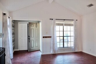 1611 Somerset Dr in Round Rock, TX - Foto de edificio - Building Photo