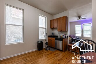 2517 N Ashland Ave, Unit 1 in Chicago, IL - Building Photo - Building Photo