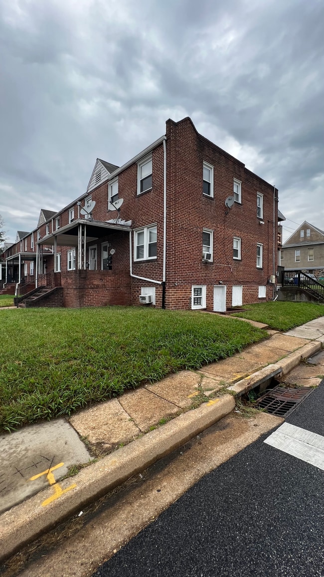 1051 Desoto Rd in Baltimore, MD - Building Photo - Building Photo