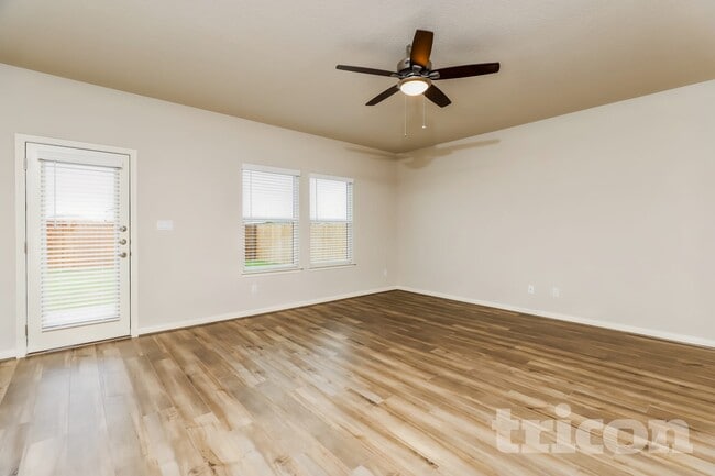 13657 Paxton Blvd in Saint Hedwig, TX - Building Photo - Building Photo