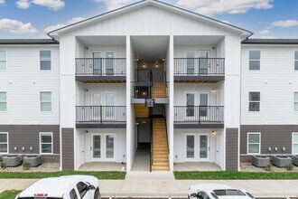 Flats on 10th in Jeffersonville, IN - Building Photo - Building Photo